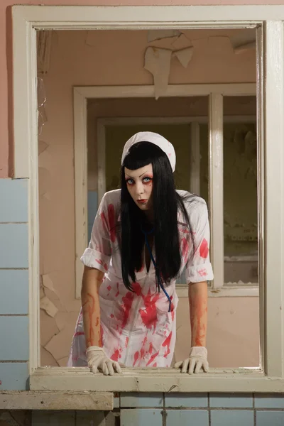 Um filme de terror. Enfermeira morta louca — Fotografia de Stock