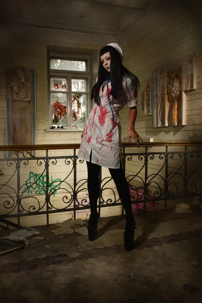 Um filme de terror. Enfermeira morta louca — Fotografia de Stock