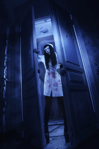 Horrorfilm. Verrückte tote Krankenschwester — Stockfoto