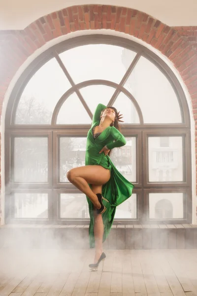 Posing Dancing Woman — Stock Photo, Image