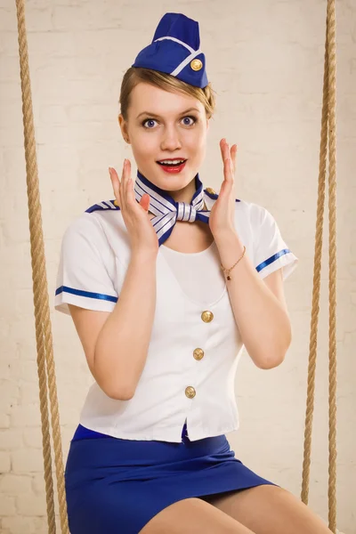 Meisje in stewardess uniform — Stockfoto