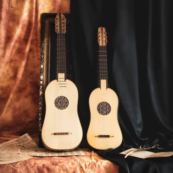 Musical Ainda Vida Estilo Renascentista Com Duas Guitarras Renascentistas — Fotografia de Stock