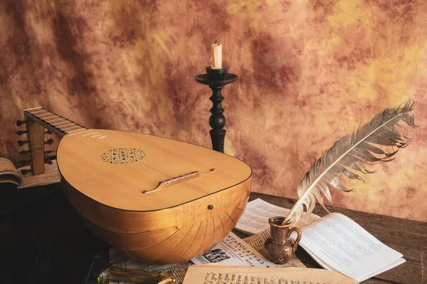 류트를 곁들인 르네상스 양식의 음악적 — 스톡 사진