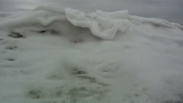 Front de vague océanique sur plage de sable tropical — Video