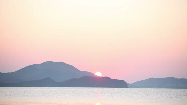 Sunrise at sea beach and mountains — Stock Video