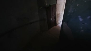 Vintage sarmal merdiven pov, ağır çekim