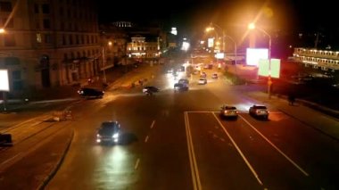 Sokakta gece trafiği