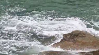 kayalık plaj dalgalar deniz