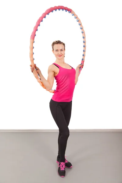 Atlético jovem com hula hoop — Fotografia de Stock