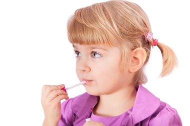 küçük kız beyaz izole ruj