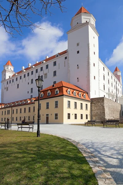 Старий Hrad - старовинний замок у Братиславі — стокове фото