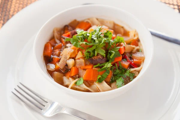 geleneksel Özbek çorba lagman