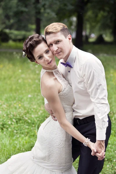 Dança de casamento de noiva e noivo — Fotografia de Stock