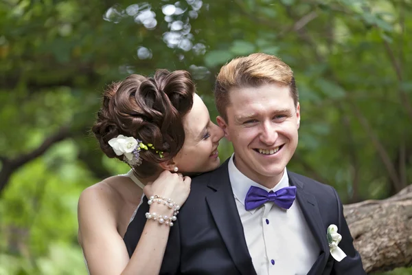 Just married couple kissing — Stock Photo, Image