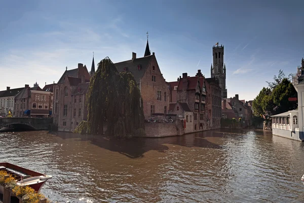 River channel and buildings in Bruges — Stock Photo, Image