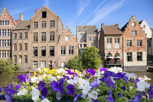 River channel and buildings — Stock Photo, Image