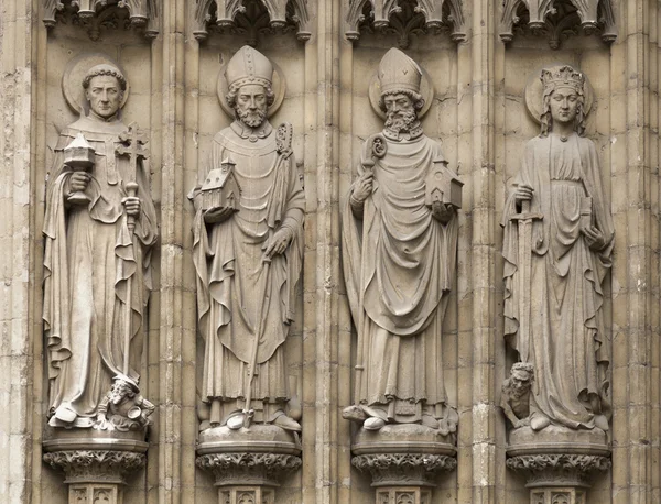 Четыре христианские статуи в Антверпене, Бельгия — стоковое фото