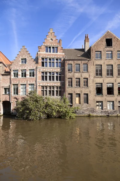 Canal fluvial y edificios en Gent —  Fotos de Stock