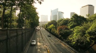 Tünel günbatımında Belçika Brüksel ' deki taşıma arabaları