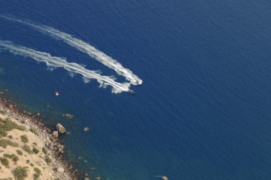 Denizde yarış hızlı tekneler