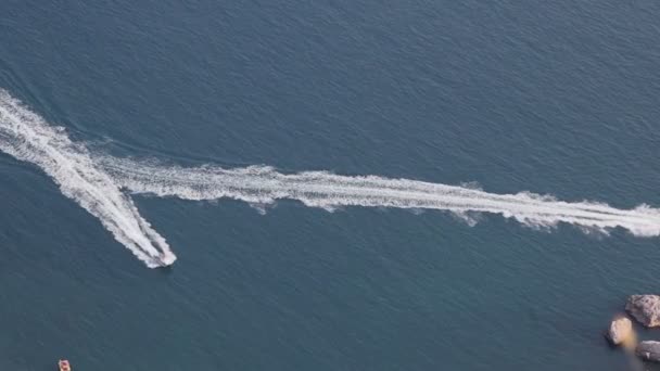 Velocidade barcos de corrida no mar, vista superior — Vídeo de Stock