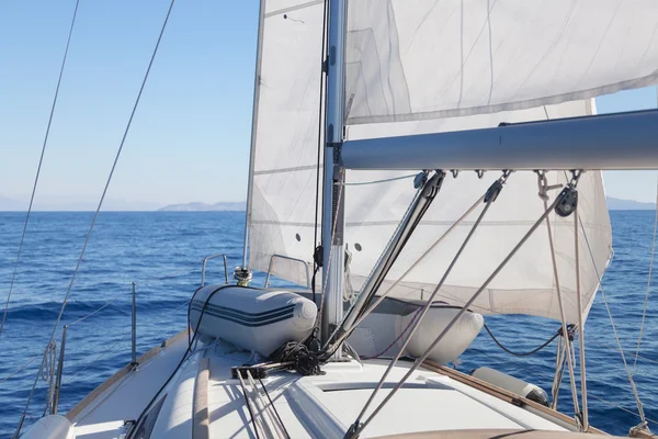 Blocks with rope on sailing boat — Stock Photo, Image