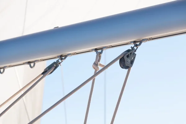 Mainsheet and roller with rope — Stock Photo, Image