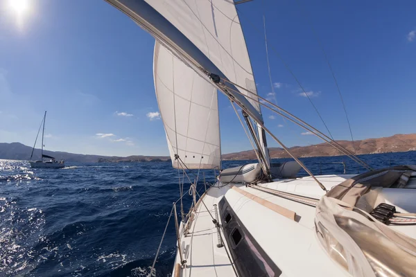 Segelboot-Ernte während der Regatta — Stockfoto