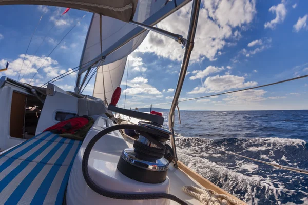 Winch with rope on sailing boat — Stock Photo, Image