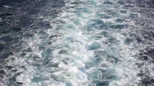 Water spatten na passagiersveerboot — Stockvideo