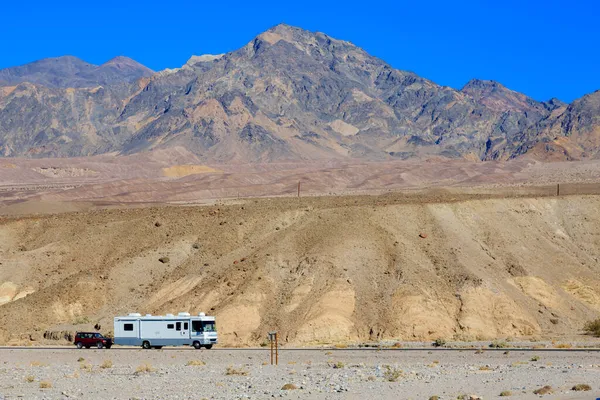 Camper Besteuern Geländewagen Auf Wüstenstraße Usa — Stockfoto