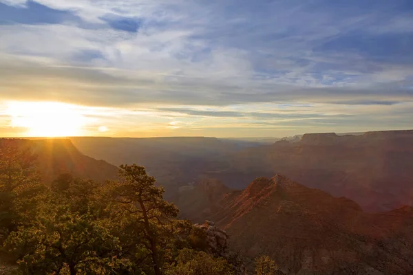 Grand Canyon Pôr Sol Com Falésias Coloridas Raios Sol Rio Imagem De Stock