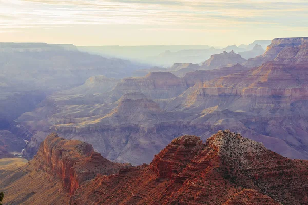 Grand Canyon Bij Zonsondergang Met Kleurrijke Kliffen Colorado River Arizona Rechtenvrije Stockfoto's