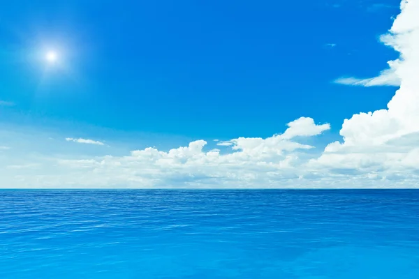 Sun and ocean — Stock Photo, Image