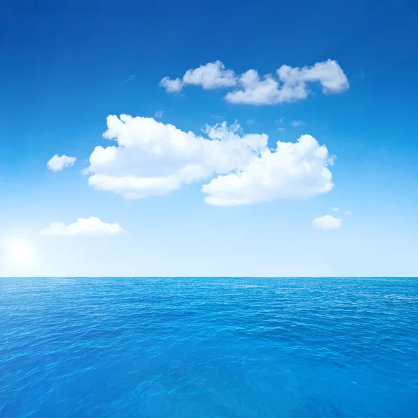 Beautiful sky and ocean — Stock Photo, Image