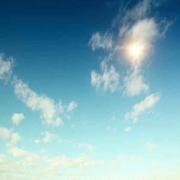 Strahlend blauer Himmel — Stockfoto