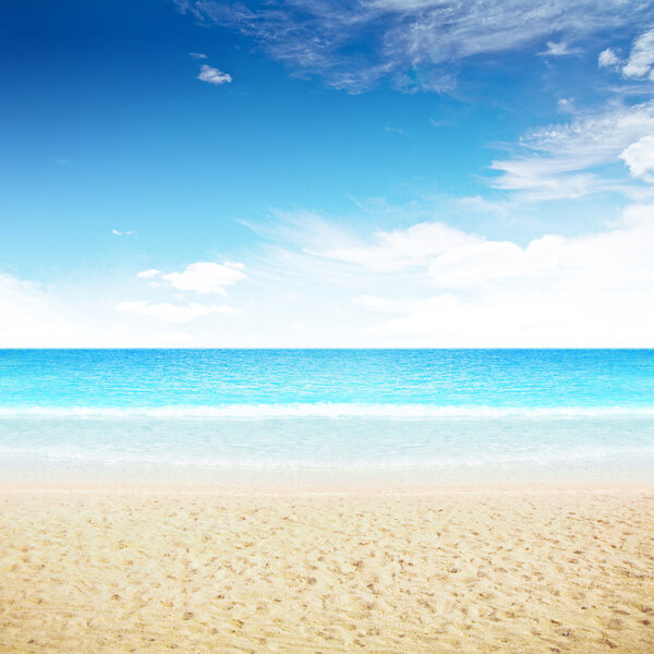 Cielo despejado y playa isla — Foto de Stock