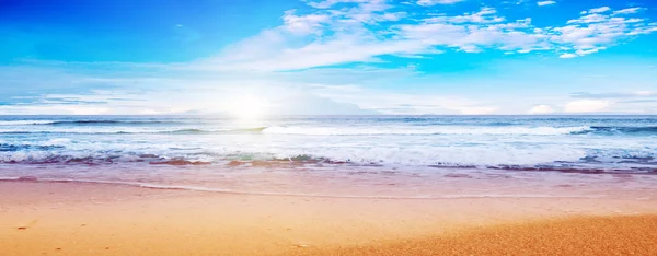 Beach and ocean — Stock Photo, Image