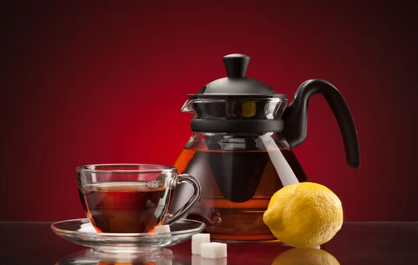 紅茶のカップとポット — ストック写真