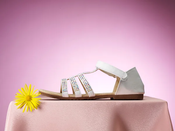 Sandalias blancas — Foto de Stock