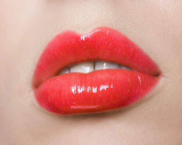 赤い唇を補う — ストック写真