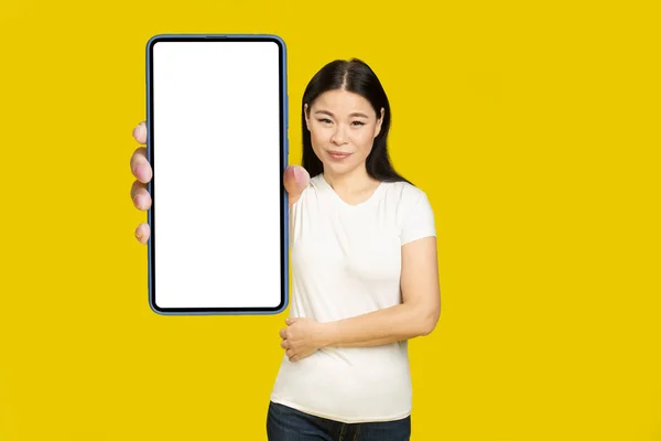 Showing Phone White Screen Middle Aged Asian Woman 40S Holding — Photo