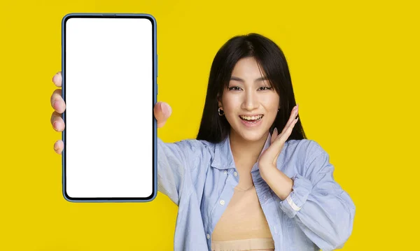 Beautiful Asian Girl Wowing Facial Expression Holding Smartphone White Screen — Photo