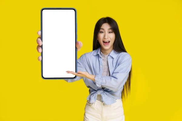 Big Smartphone White Screen Hand Beautiful Asian Girl Happy Introduce — Photo