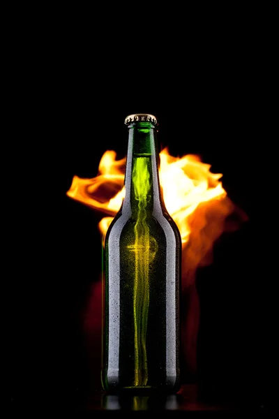 啤酒与火 — 图库照片