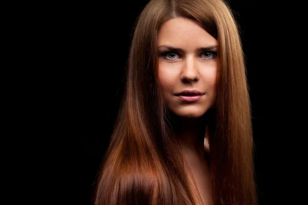 Bella donna con capelli lunghi sani — Foto Stock