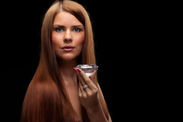 Belle femme aux cheveux longs en bonne santé — Photo