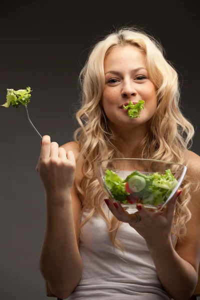 Happy healthy woman with salad — Stock Photo, Image