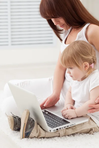 Loving family looking at a laptop — Stock Photo, Image
