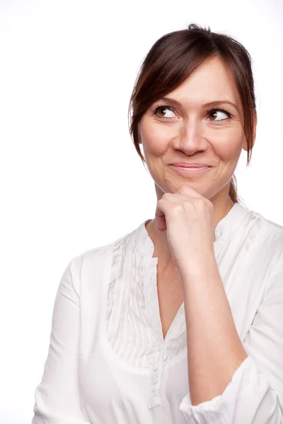 Mujer pensante sonriendo mirando hacia arriba —  Fotos de Stock